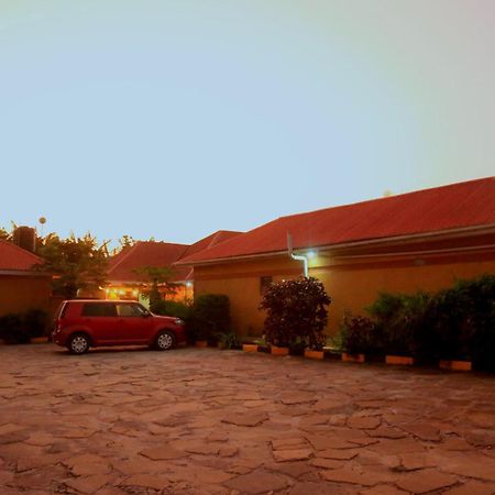 Fort Portal Palm Star Motel מראה חיצוני תמונה