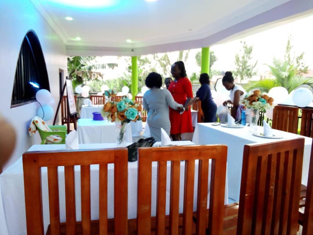 Fort Portal Palm Star Motel מראה חיצוני תמונה