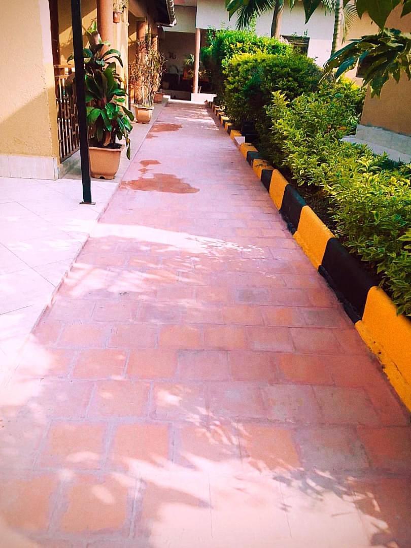 Fort Portal Palm Star Motel מראה חיצוני תמונה