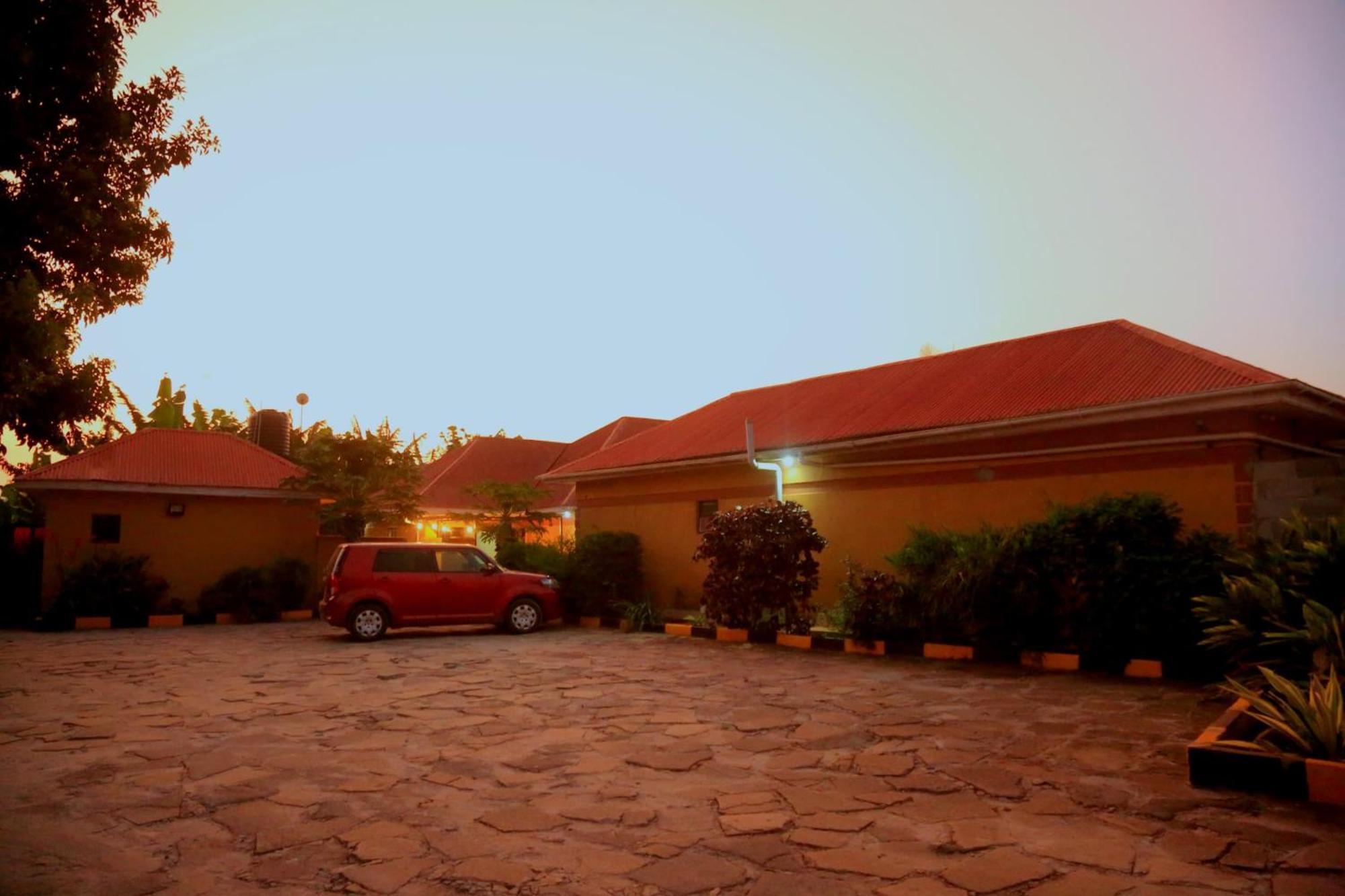 Fort Portal Palm Star Motel מראה חיצוני תמונה